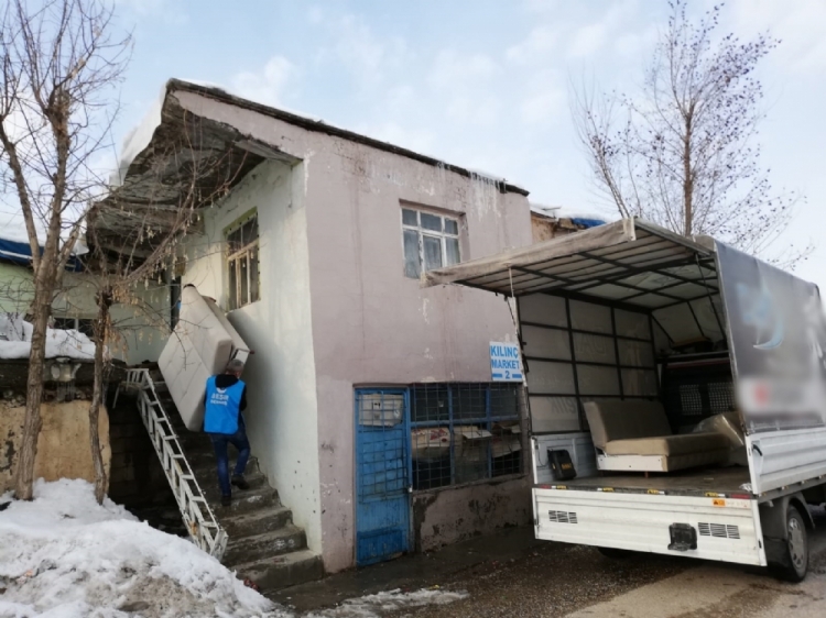 Beşir Derneği Muş Temsilciliği’nden Yeni Evli Çifte Destek