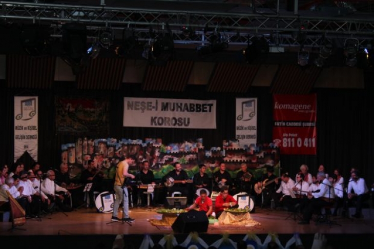 BİR GELENEK SAHNEDE CANLANDI